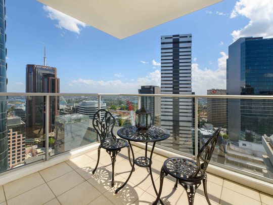 FURNISHED 2 BEDROOM APARTMENT WITH SENSATIONAL VIEWS! - Photo 1