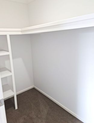 AVAILABLE 24/10/25 - 3 BEDROOM - 2 BATHROOM DUCTED AIR-CONDITIONED TOWNHOUSE - Photo 1