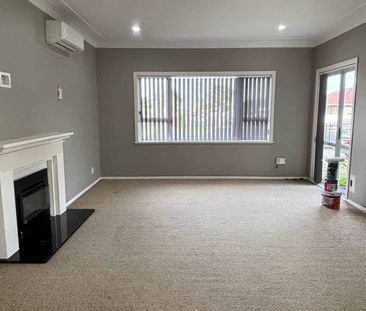 3 Bedroom, 1 Bathroom Plenty of car space - Photo 4