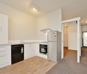 One Bedroom With Tandem Car Park - Photo 6