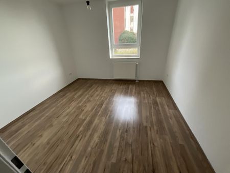 Wohnen direkt am Wasser! 3ZKBBalkonwohnung im Erdgeschoss direkt am Bontekai zu vermieten! - Photo 5