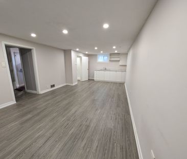 5-Bedroom House with Full In-Law Suite – St. Catharines! - Photo 1