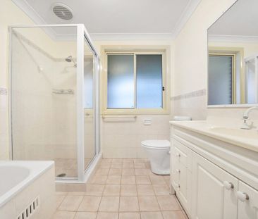 Freshly Painted 3 Bedroom Villa - Photo 4