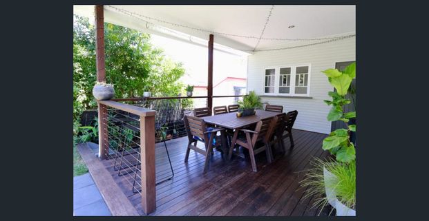 Family, Pet Friendly Home - Photo 1