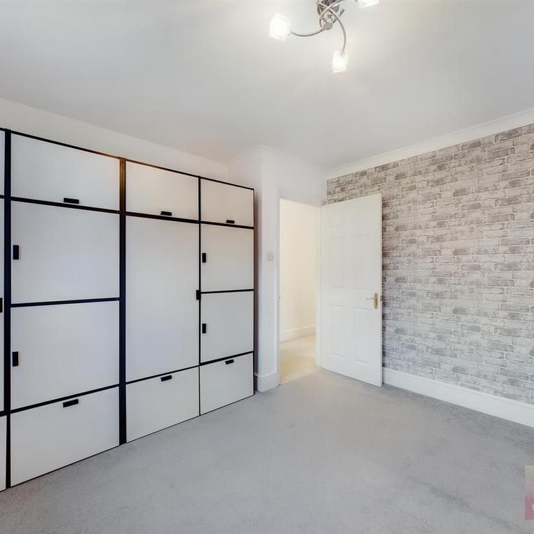 5 bedroom detached house to rent - Photo 1