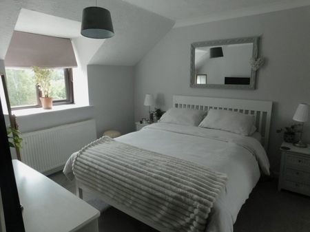 Mill Rise, Robertsbridge - £1,995pcm - Photo 3