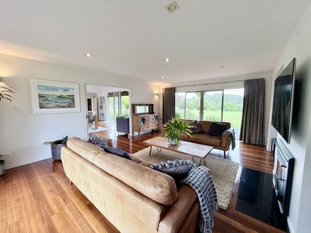 LUXURY BUSH RETREAT WITH SPA, FURNISHINGS & LAWNS INCLUDED - Photo 2