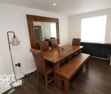 6 bedroom detached house to rent - Photo 2