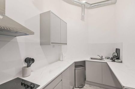 4 bedroom flat to rent - Photo 2