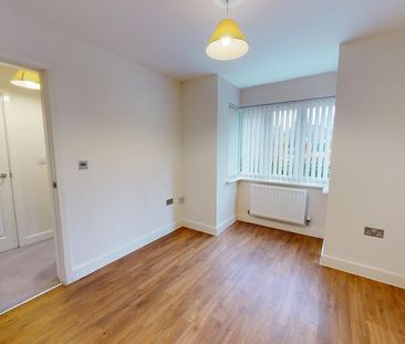 4 bedroom semi-detached house to rent - Photo 4