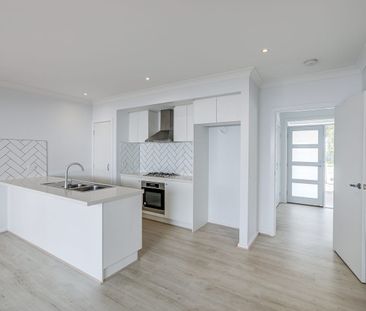 Spacious Modern Home with Dual Living - Photo 5