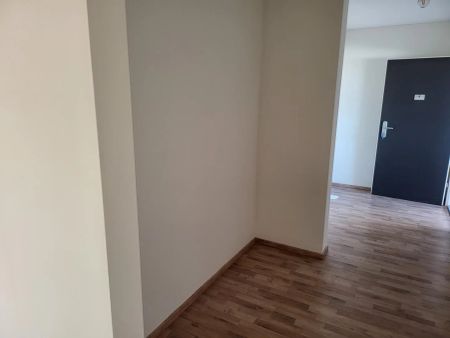 unbefristete 2-Zimmer-Wohnung mit großer Freifläche - 3. Zimmer möglich! - Photo 4