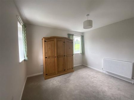 3 bedroom semi-detached house to rent - Photo 2