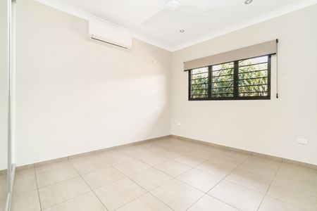 MODEN FAMILY HOME IN BELLAMACK!! - Photo 4