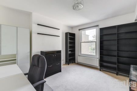 3 bedroom flat to rent - Photo 5