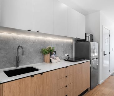 Stylish, Fully Furnished Studio Apartment in the Heart of Hawthorne - Photo 6