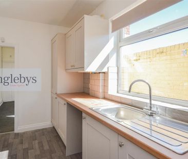 3 bedroom end of terrace house to rent - Photo 4