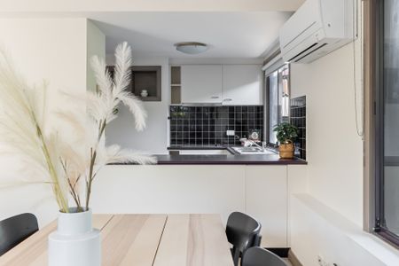 Streamlined style in seamless locale - Photo 3
