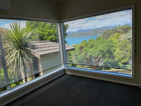 Spacious, sunny, secure two double bedroom flat - Photo 2