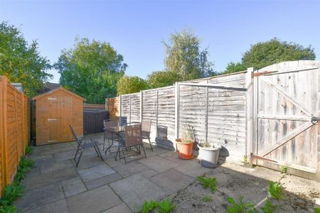 3 bedroom terraced house to rent - Photo 2