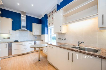 3 bedroom flat to rent - Photo 5