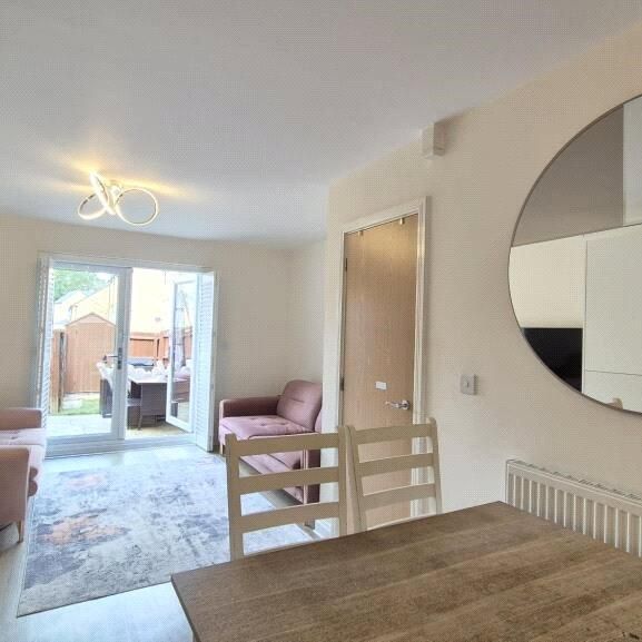 4 bedroom semi-detached house to rent - Photo 1