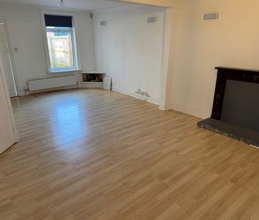 2 bedroom semi-detached house to rent - Photo 5