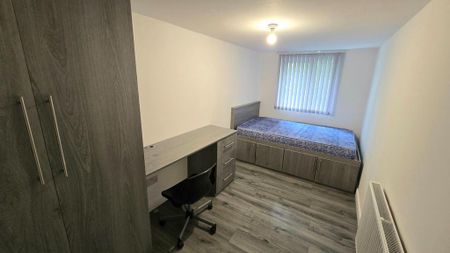 9 bedroom semi-detached house to rent - Photo 2