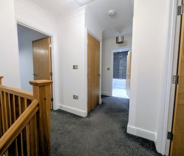 4 bedroom semi-detached house to rent - Photo 3