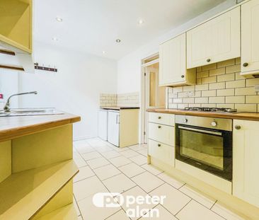 Queen Street, Tongwynlais, CARDIFF - Photo 1
