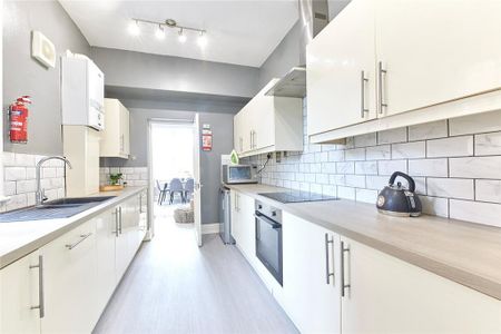 5 bedroom detached house to rent - Photo 5
