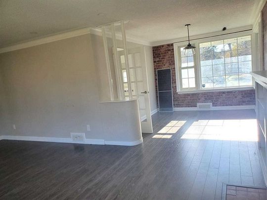 For Lease - 90 Centre Street, Richmond Hill, Ontario - Photo 1