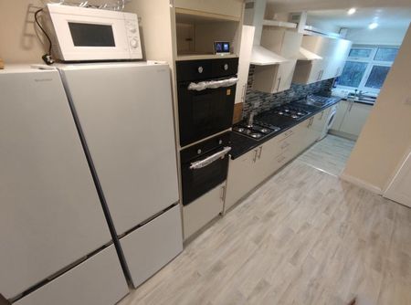 Room in a Shared House, St. Pauls Road, N17 - Photo 4