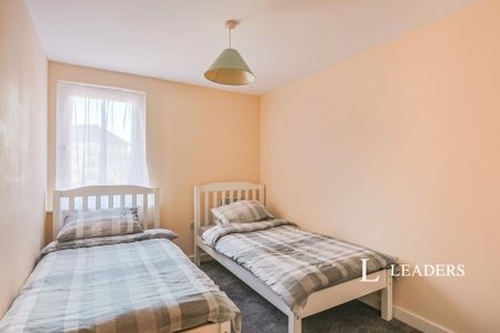 2 bedroom flat to rent - Photo 4