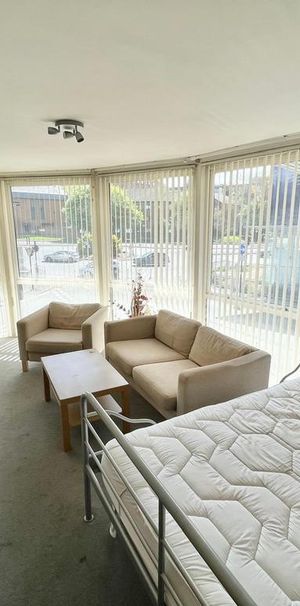 1 bedroom in a flat share to rent - Photo 1