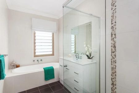 Outstanding Townhouse in Premier Location - Walk to the Beach - Photo 5