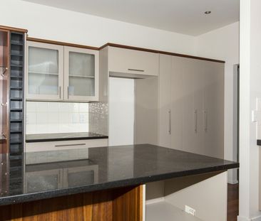 Beautiful Villa in Waterloo - Photo 1