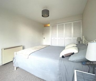 3 bedroom flat to rent - Photo 5