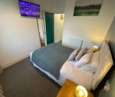 1 bedroom in a house share to rent - Photo 3