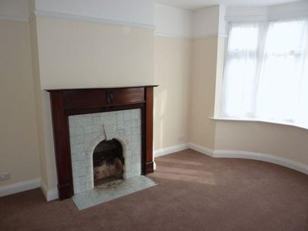 3 bedroom end of terrace house to rent - Photo 3