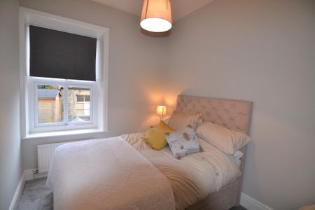 3 bedroom end of terrace house to rent - Photo 5