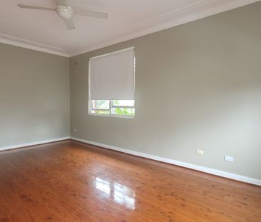 Top Floor 3 Bedroom Apartment in the Heart of Petersham - Photo 4