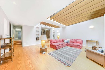 This stunning five double bedroom period house in Maida Vale with off street parking. - Photo 3