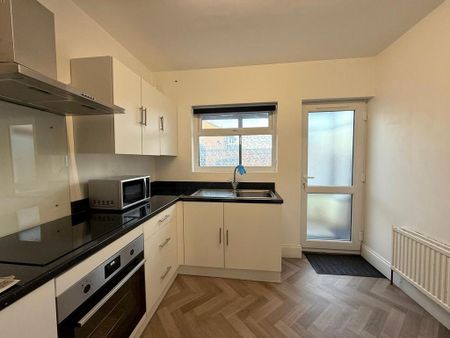 3 bedroom terraced house to rent - Photo 5