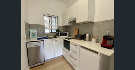 ROOM FURNISHED - Available 6th September - Photo 2