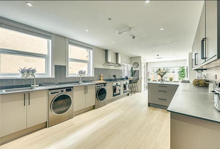 1 bedroom in a house share to rent - Photo 3