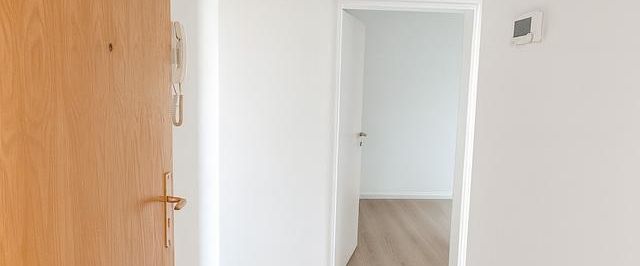 2 Zimmer Wohnung mit Einbauküche und Balkon - Foto 1