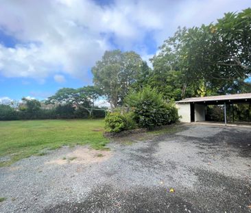 LOCATED IN THE HEART OF CABOOLTURE WHILST ENJOYING ACERAGE LIVING! - Photo 2