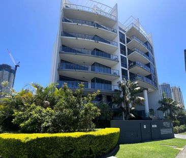 Modern Three-Bedroom Apartment in ‘Riva on Chevron’ - Photo 1