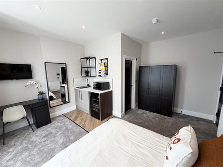 Whetstone Lane, Birkenhead - Photo 5